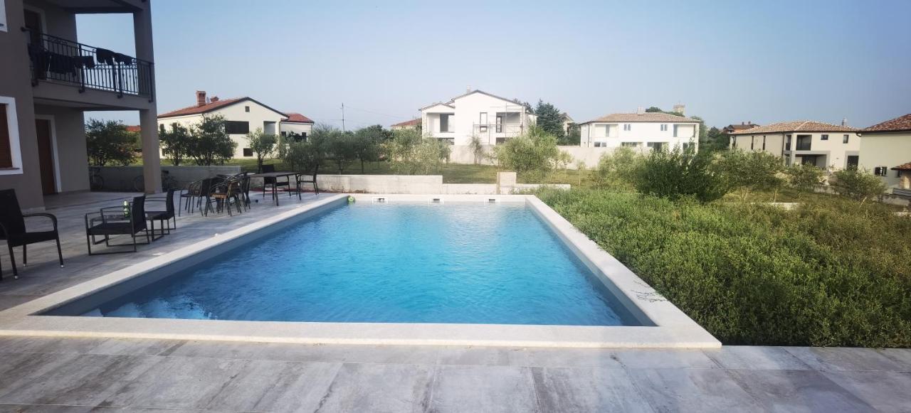 Leana Apartments Brtonigla Exterior foto