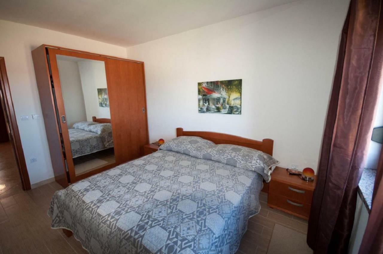 Leana Apartments Brtonigla Exterior foto