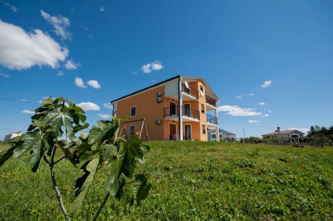 Leana Apartments Brtonigla Exterior foto