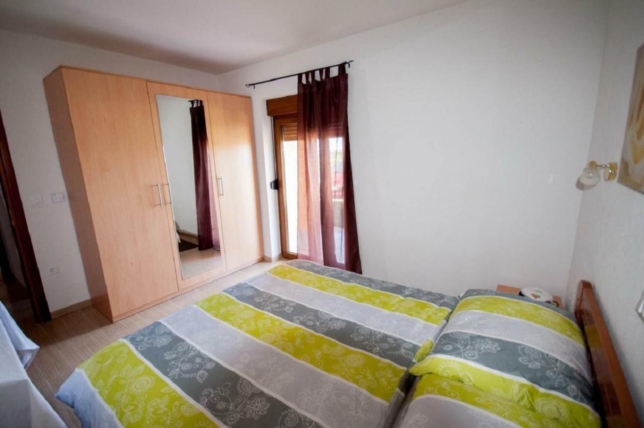 Leana Apartments Brtonigla Exterior foto
